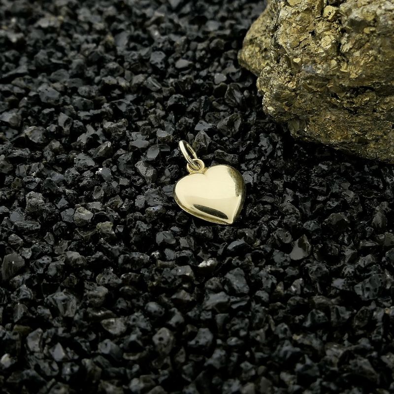 Image 2 of Gold minimalist pendant of a heart