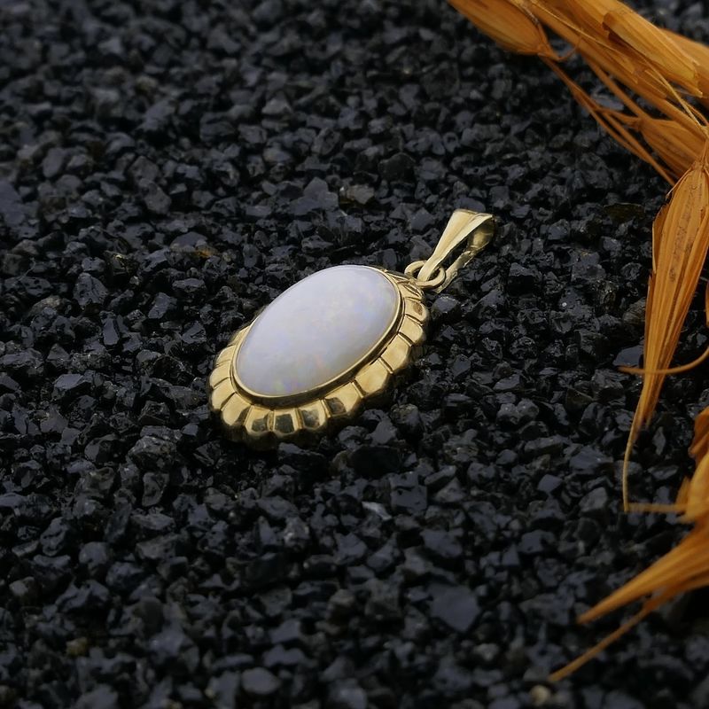 Image 2 of Gold pendant with precious opal | Vintage