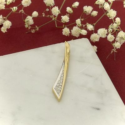 Image 2 of Gold pendant with diamonds