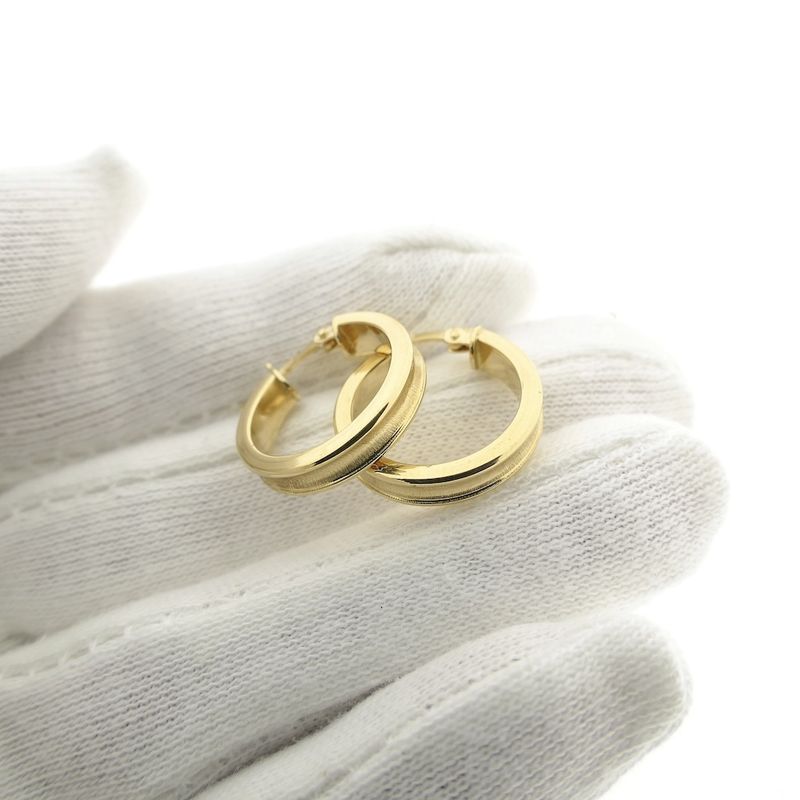 Image 8 of Gold matte earrings | Ø 19.0 mm