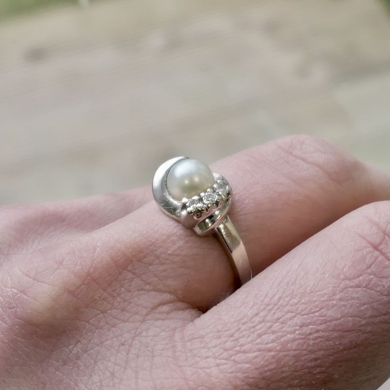 Image 7 of White gold ring with pearl and diamonds; 0.07 ct.