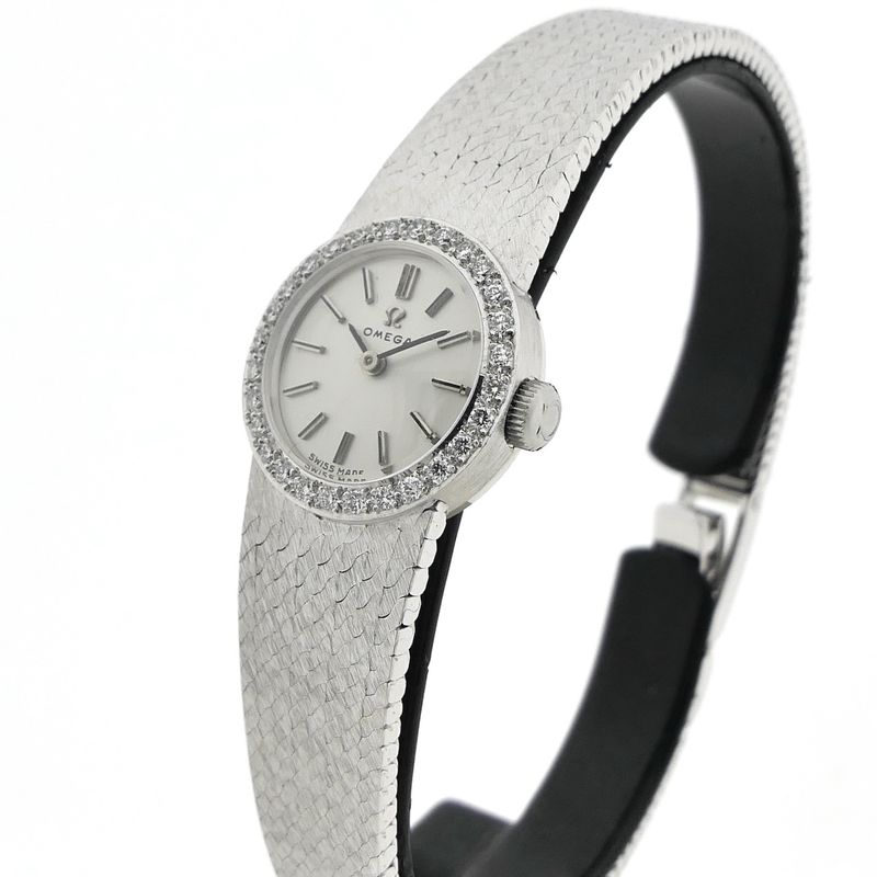 Image 2 of Omega Genève 'Cocktail Watch'; 18k. witgouden dames horloge met diamanten