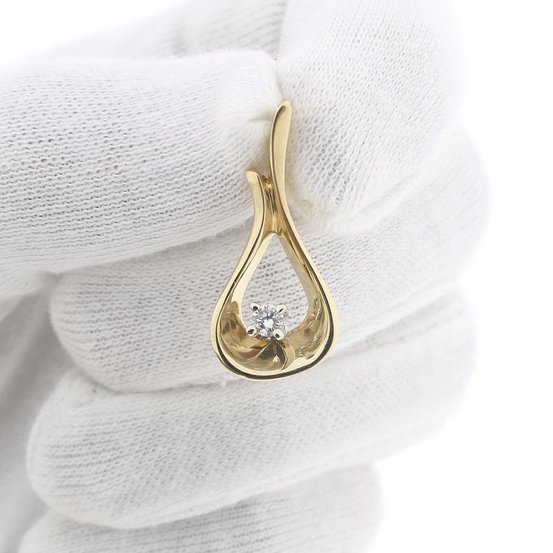 Image 12 of Gold pendant with diamond | 0.12 ct.