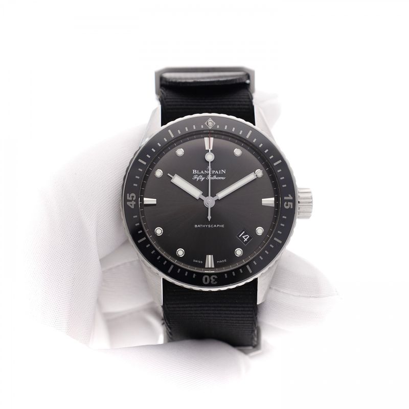 Afbeelding 9 van Blancpain Fifty Fathoms Bathyscape 5000-1110-NABA; Automatisch Heren Horloge