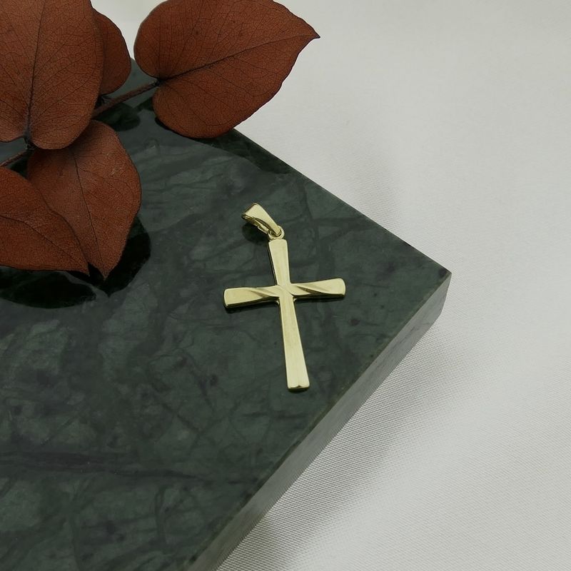 Image 4 of Gold pendant of a cross