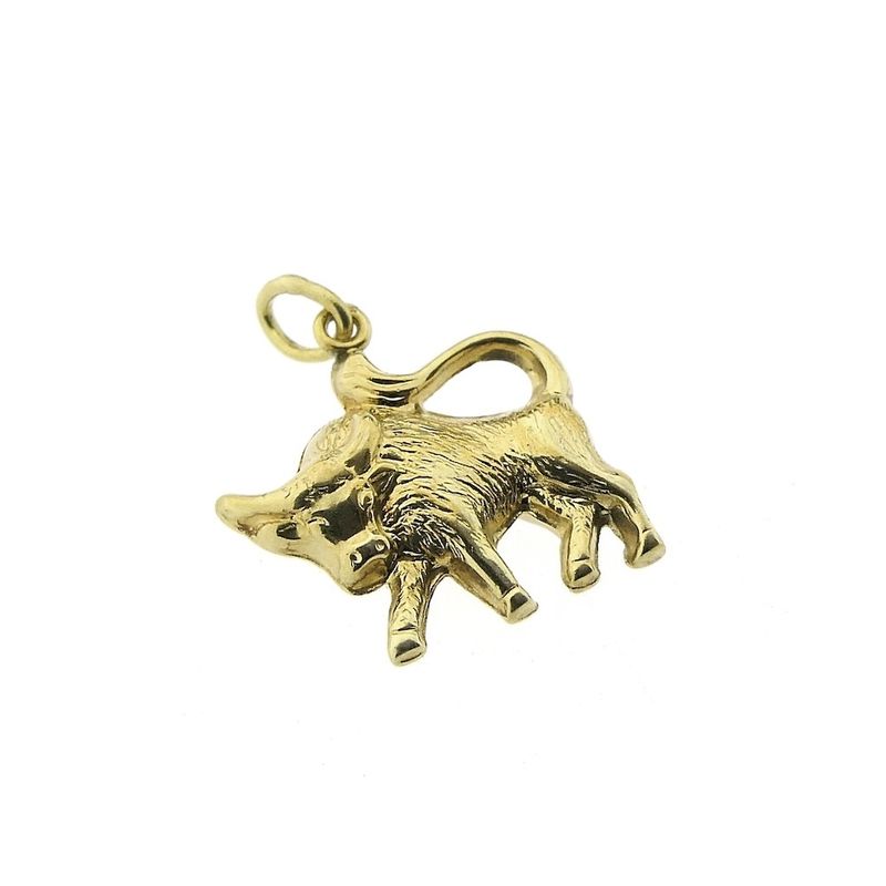 Image 4 of Gold pendant of a bull