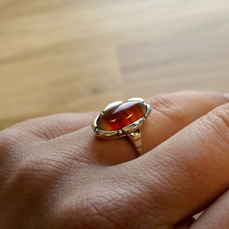 Image 7 of Vintage gold ring with carnelian bandagate