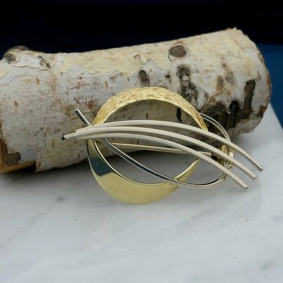 Image 2 of Vintage two-tone gold brooch