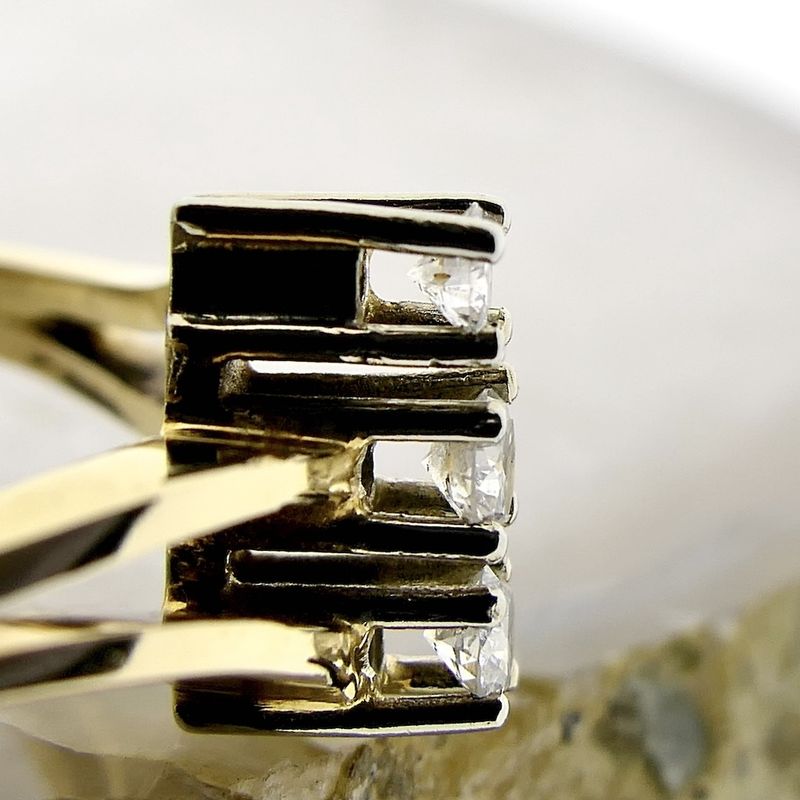 Image 4 of Vintage gold ring with diamonds 0.15 ct.