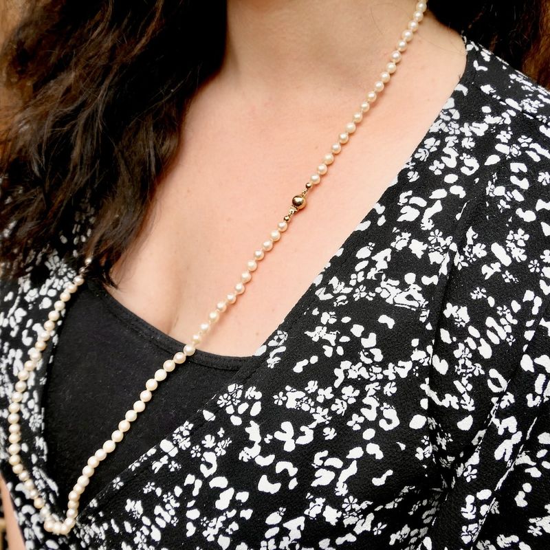 Image 10 of Vintage pearl necklace with gold clasp | 88 cm