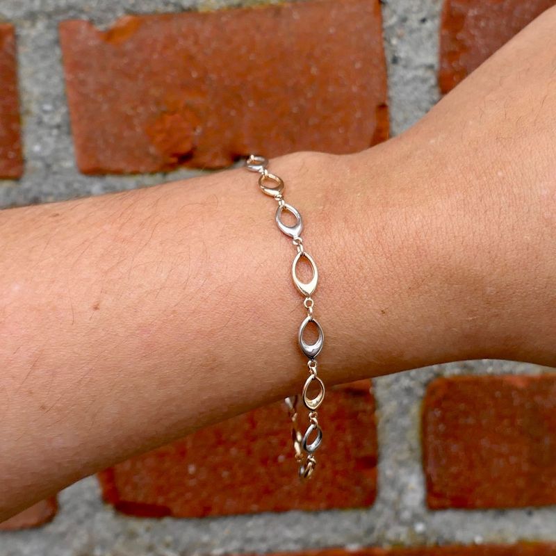 Afbeelding 10 van Bicolor gouden fantasie schakelarmband | 19 cm