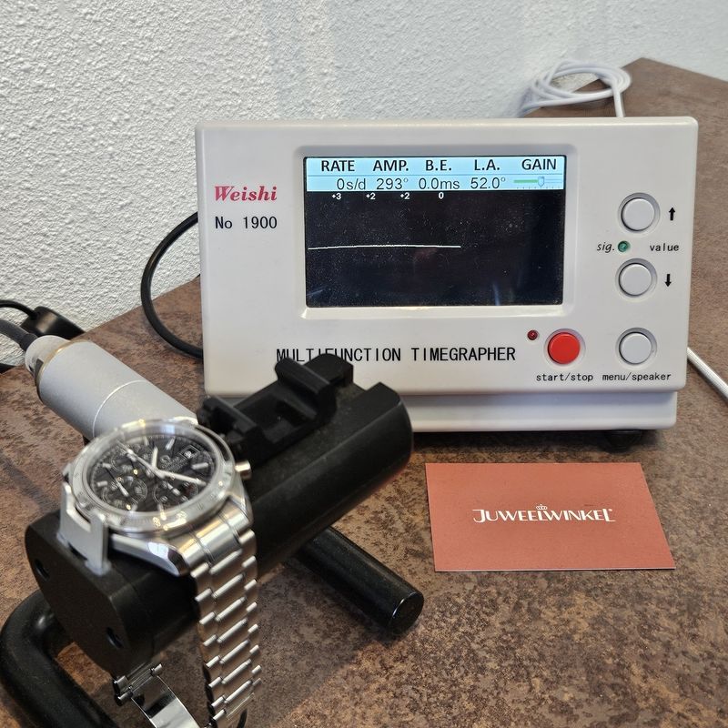 Image 18 of Omega Speedmaster Date 3513.50.00; Automatic chronograph watch