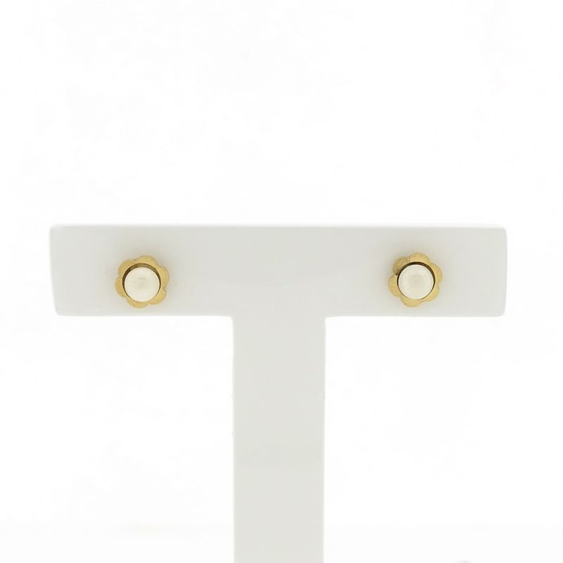 Image 1 of Gold stud earrings with pearl