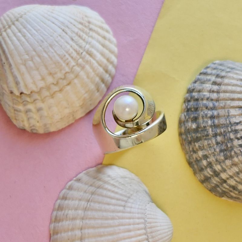 Image 2 of 8 carat ring with pearl