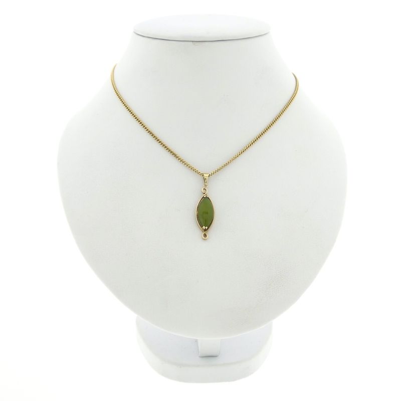 Image 3 of 9 carat pendant with jade