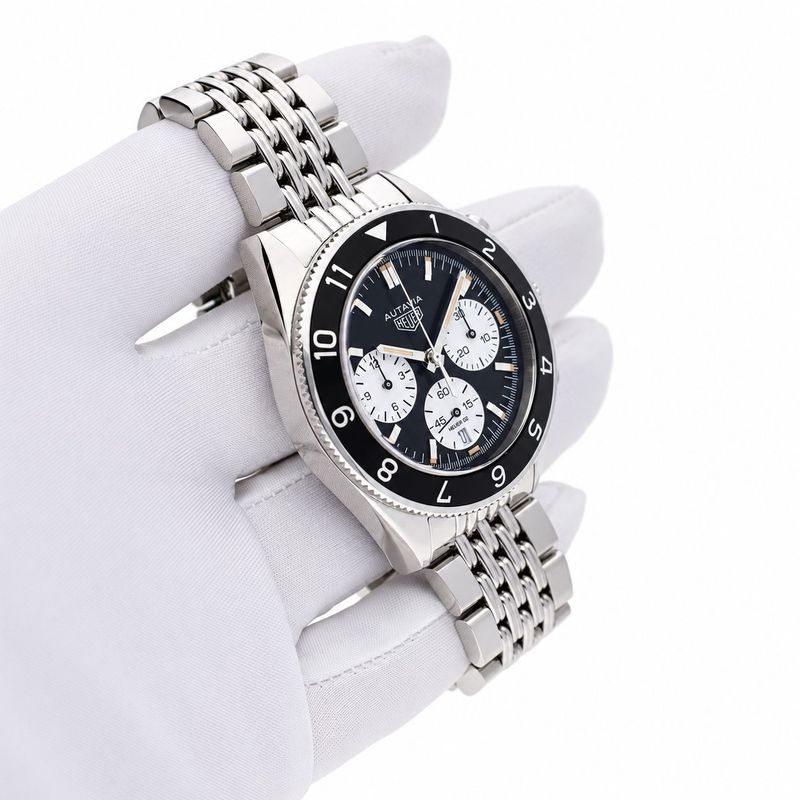 Image 12 of TAG Heuer Autavia Chronograph Cal.02 CBE2110.BA0687; Automatic Men's Watch