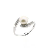 18k White Gold Ring with Pearl and Diamonds