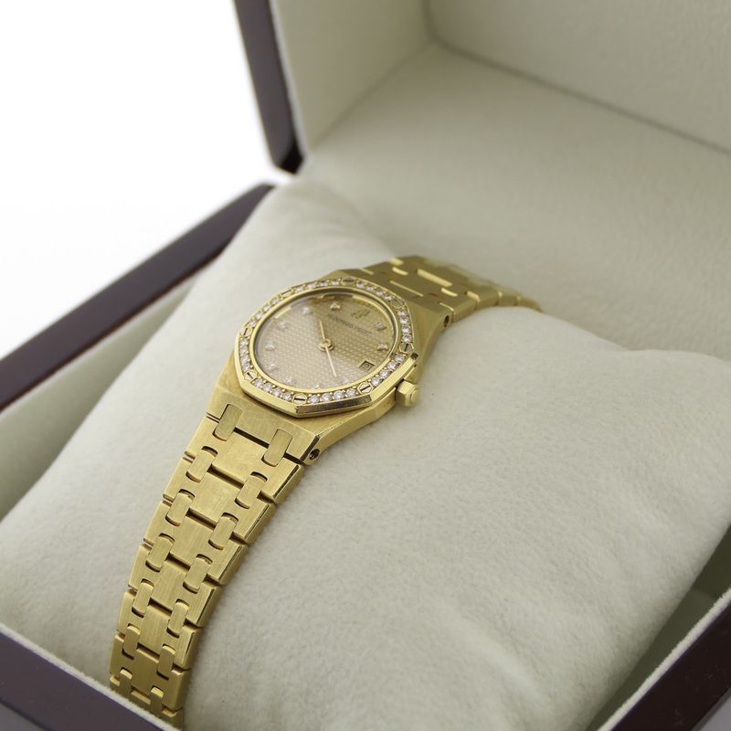Image 5 of Audemars Piguet Royal Oak 66319BA; 18k gold women's watch with diamonds