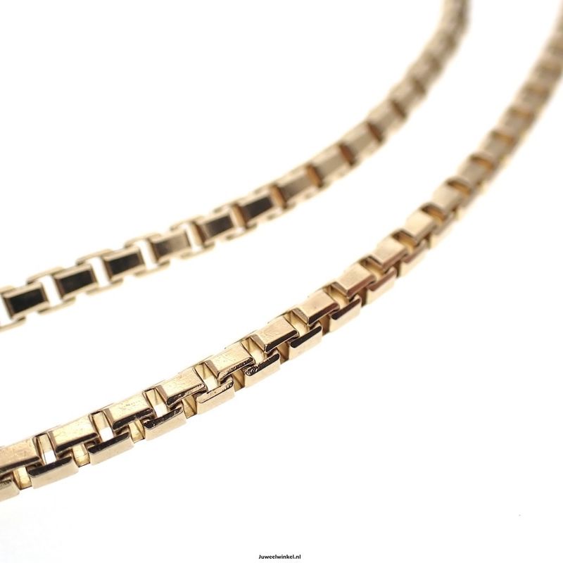 Image 5 of 8K Venetian link chain | 61 cm