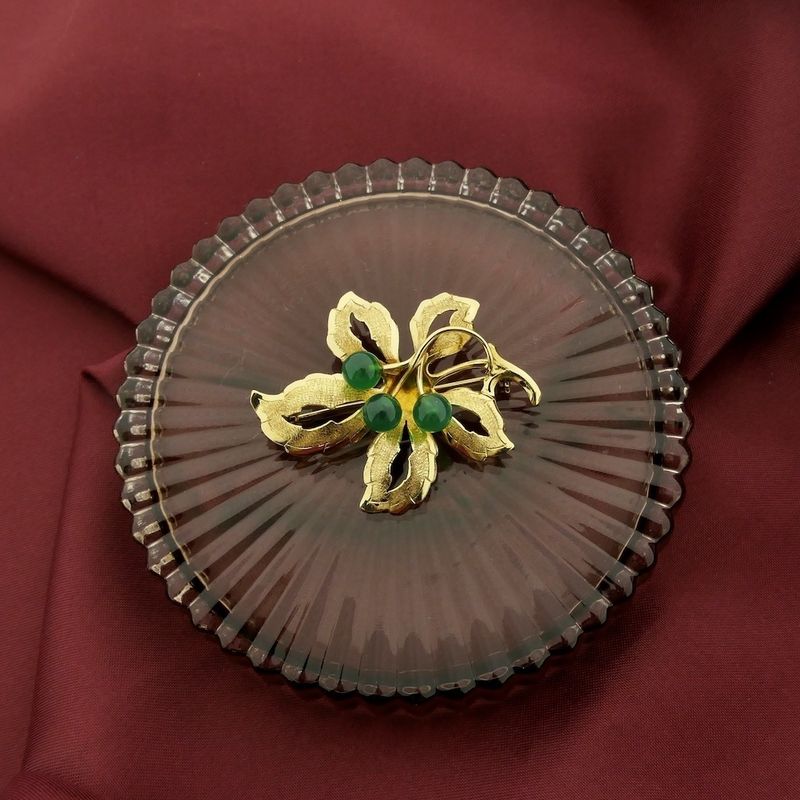 Image 8 of Golden oak leaf brooch with Imperial jade