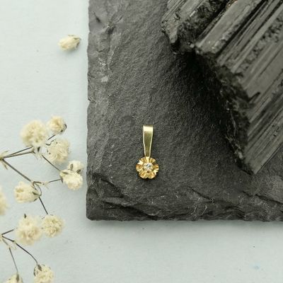 Image 2 of Gold pendant with diamond | 0.01 ct.