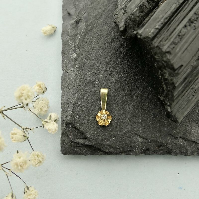 Image 2 of Gold pendant with diamond | 0.01 ct.