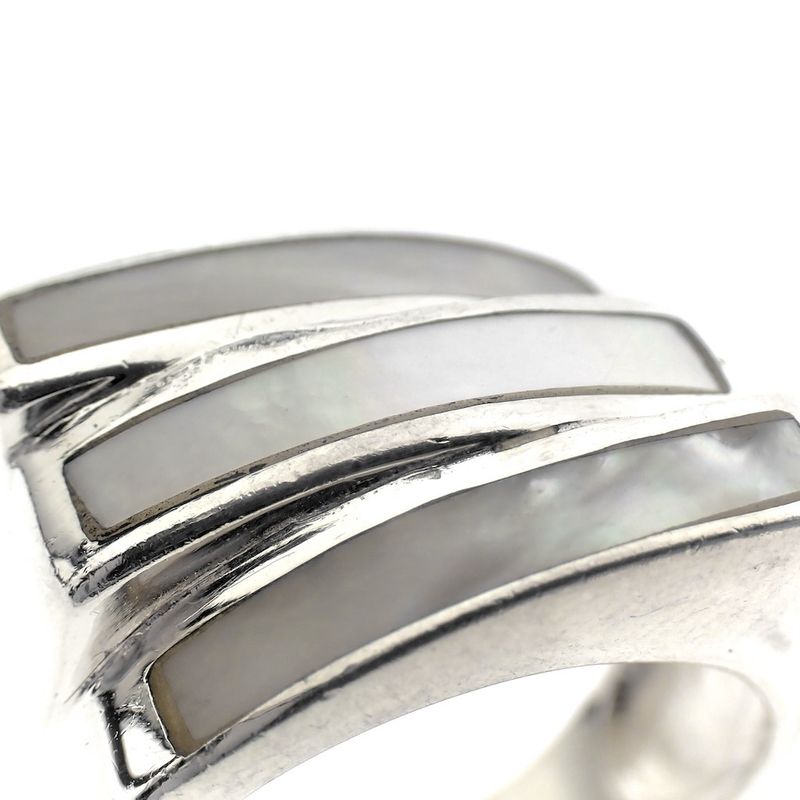 Image 2 of Silver ring with mother of pearl