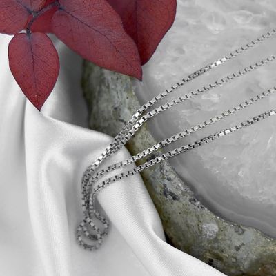 Image 2 of 18K white gold Venetian chain | 46.5 cm
