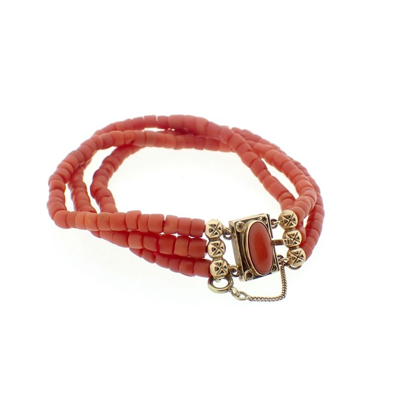 Image 10 of Red coral bead bracelet with gold clasp; Antique | 18 cm