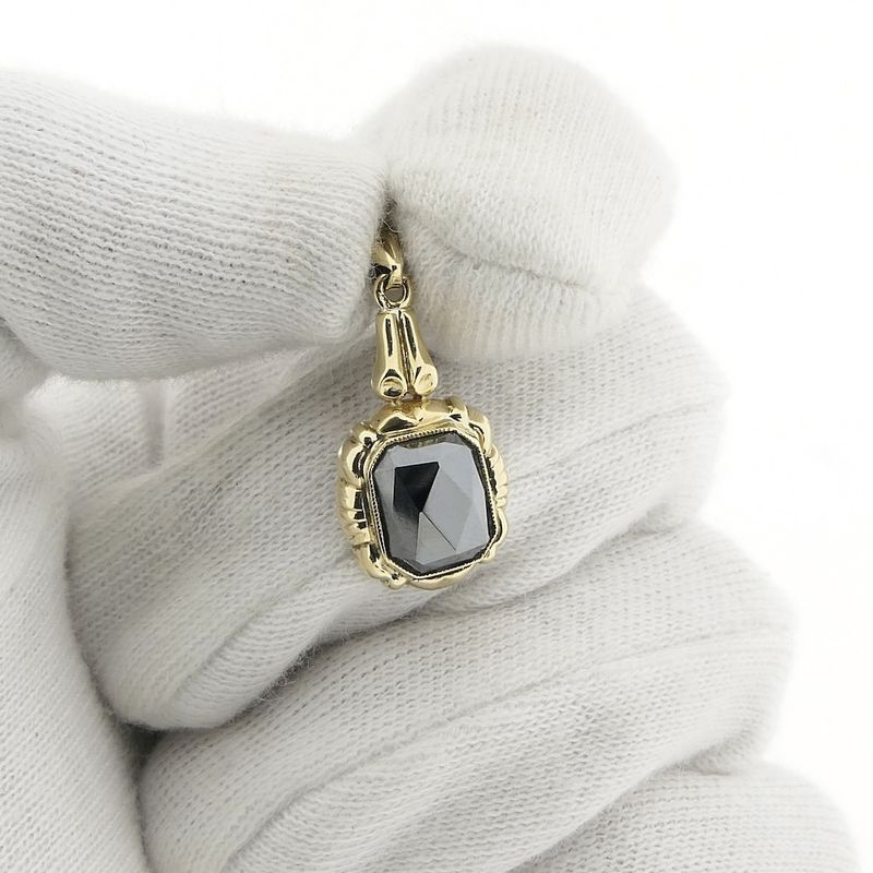 Image 8 of Gold pendant with hematite