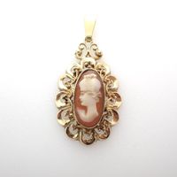 Vintage gold pendant with cameo