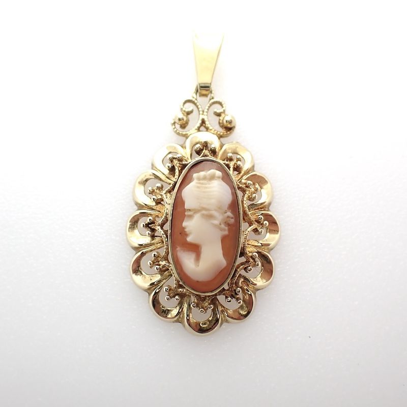 Image 1 of Vintage gold pendant with cameo