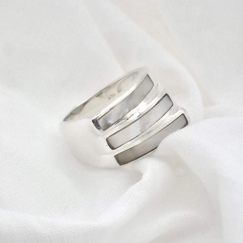 Image 7 of Silver ring with mother of pearl