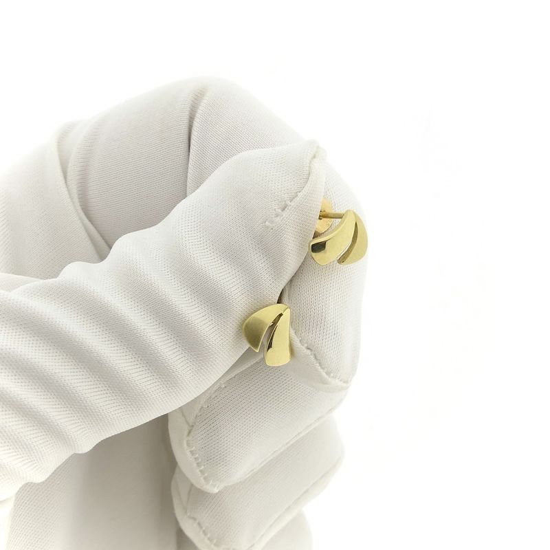 Image 13 of Golden subtle stud earrings