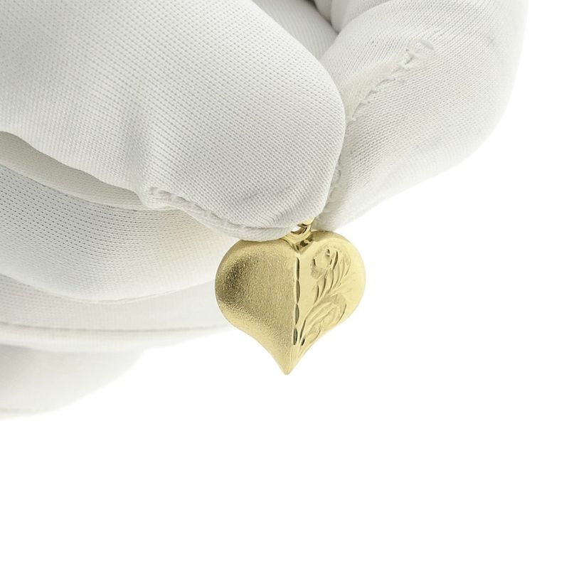 Image 10 of Gold pendant of a heart