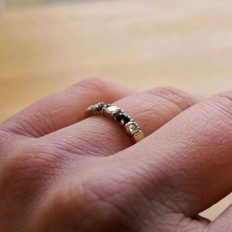 Image 7 of Gold ring with sapphire and diamonds; 0.27 ct.