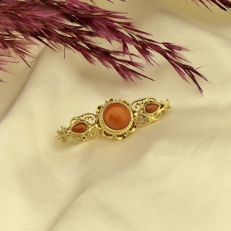 Image 2 of Antique gold brooch with blood coral