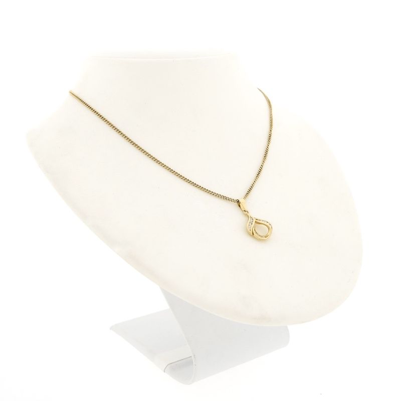 Image 4 of Gold pendant with zirconia stones