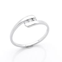 9 carat ring with 0.10 ct diamonds.