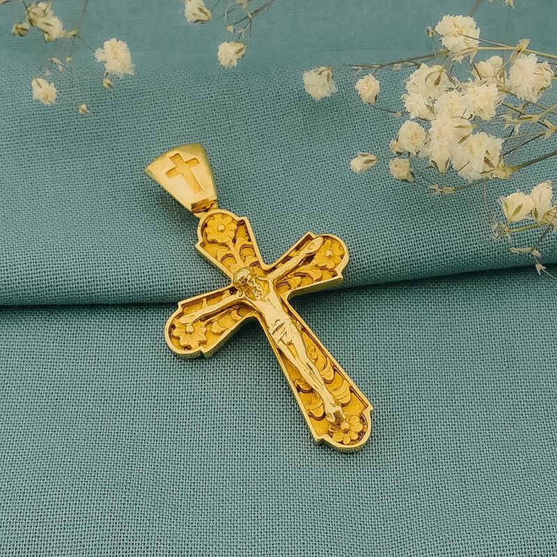 Image 2 of Gold pendant of a cross with corpus