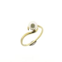8 carat ring with pearl