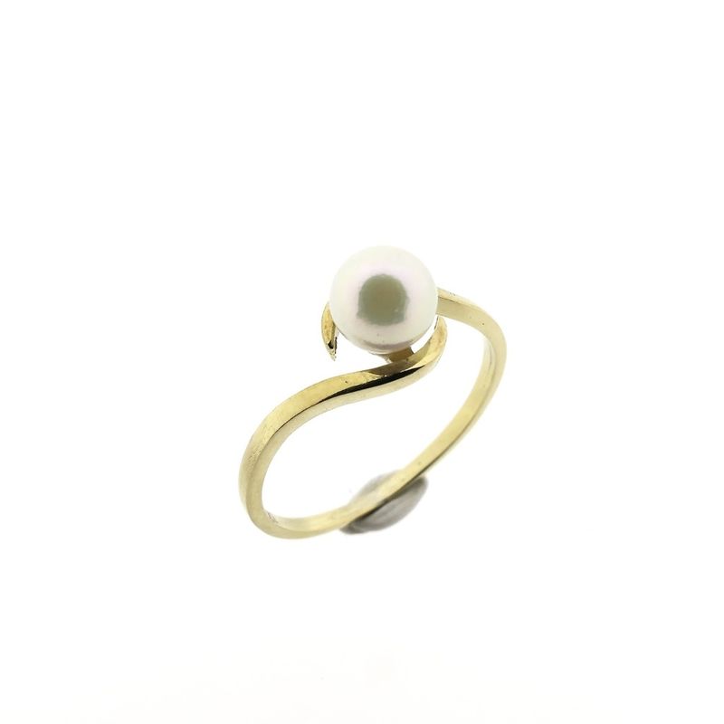 Image 1 of 8 carat ring with pearl