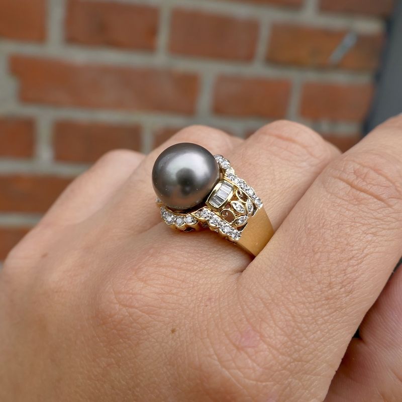 Image 2 of Gold ring with Tahitian pearl and diamond 0.46 ct.