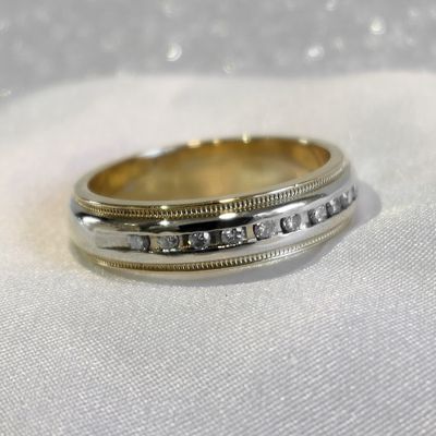 Image 2 of Novell bicolor gold ring with 0.10 ct diamond.