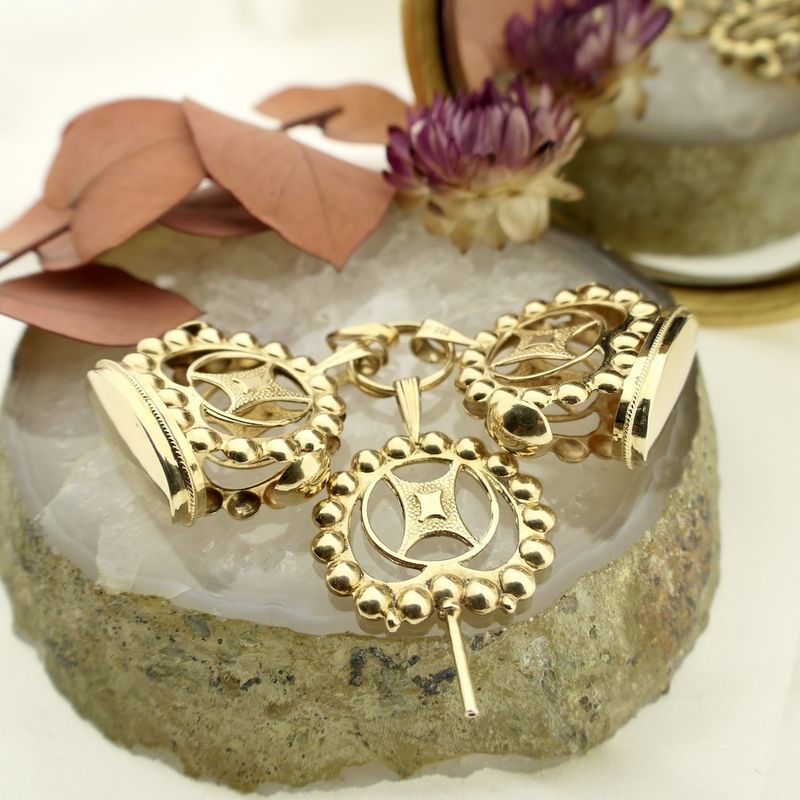 Image 3 of Antique gold watch key pendant (for a watch chain)