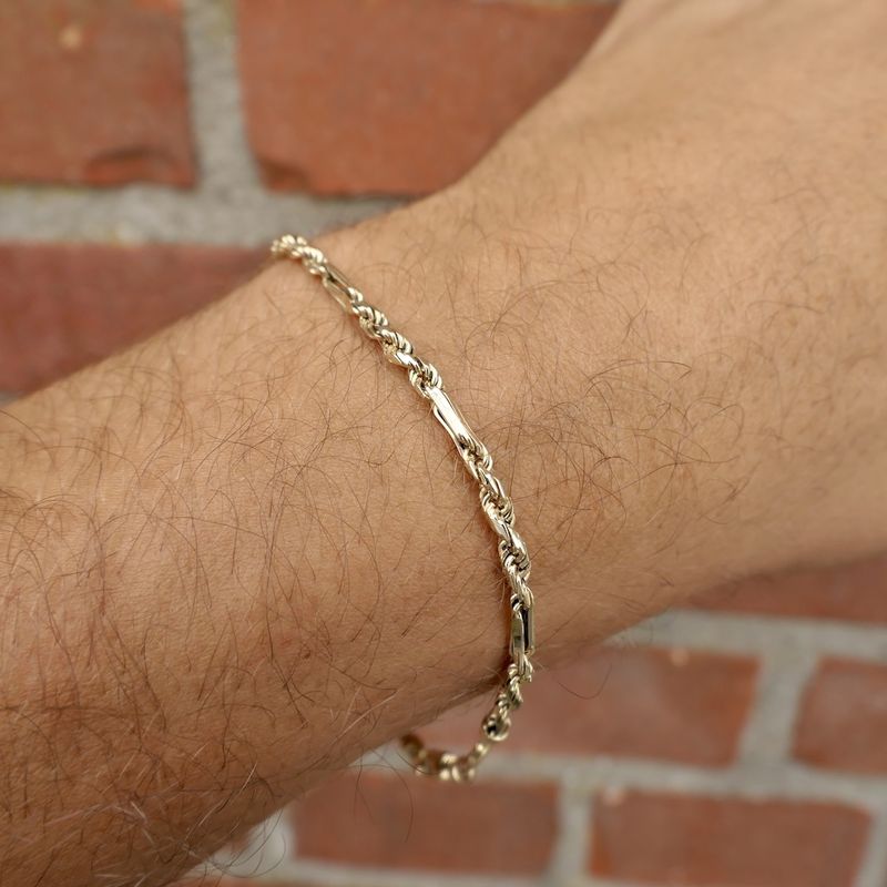 Image 11 of Cento group gold Figarope link bracelet