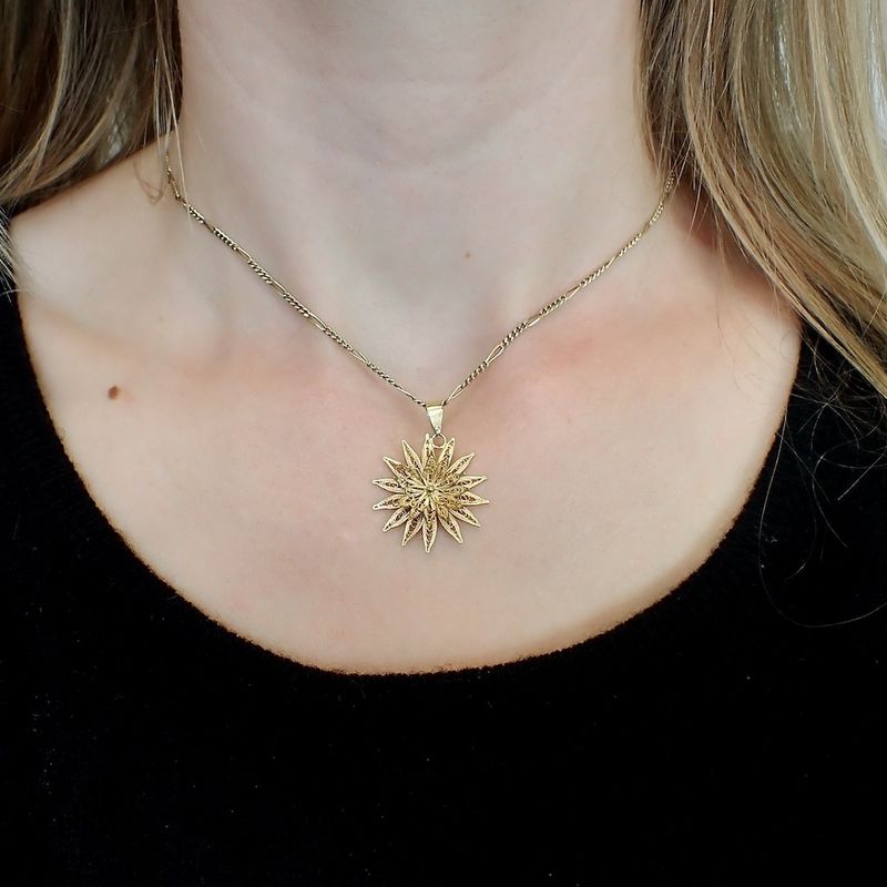 Image 4 of Vintage gold flower pendant with filigree technique