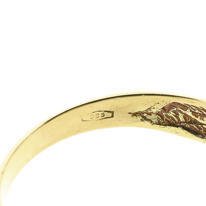 Image 8 of Gold ring with knotted design