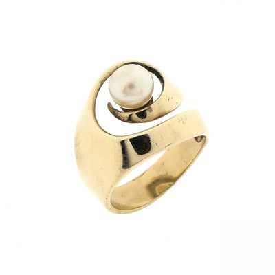 8 carat ring with pearl Image 1 of 8 carat ring with pearl