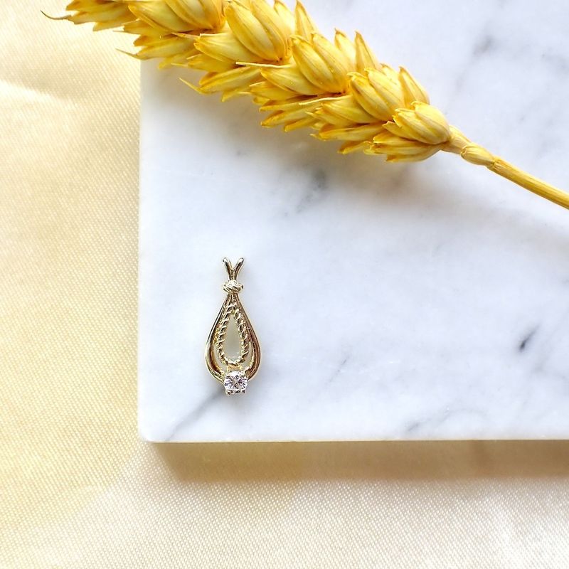 Image 8 of Gold pendant with diamond | 0.06 ct.